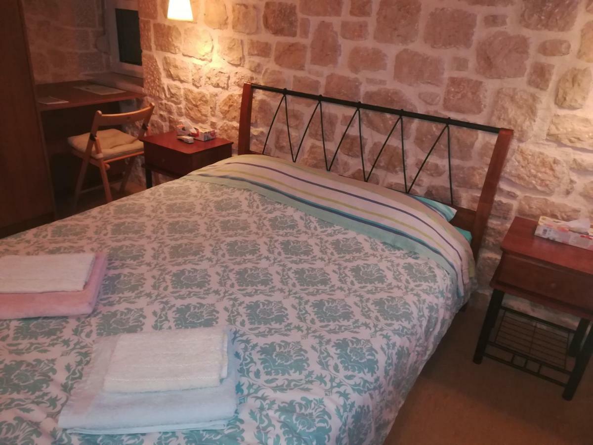 トロン Stone House In Olive Groveヴィラ エクステリア 写真